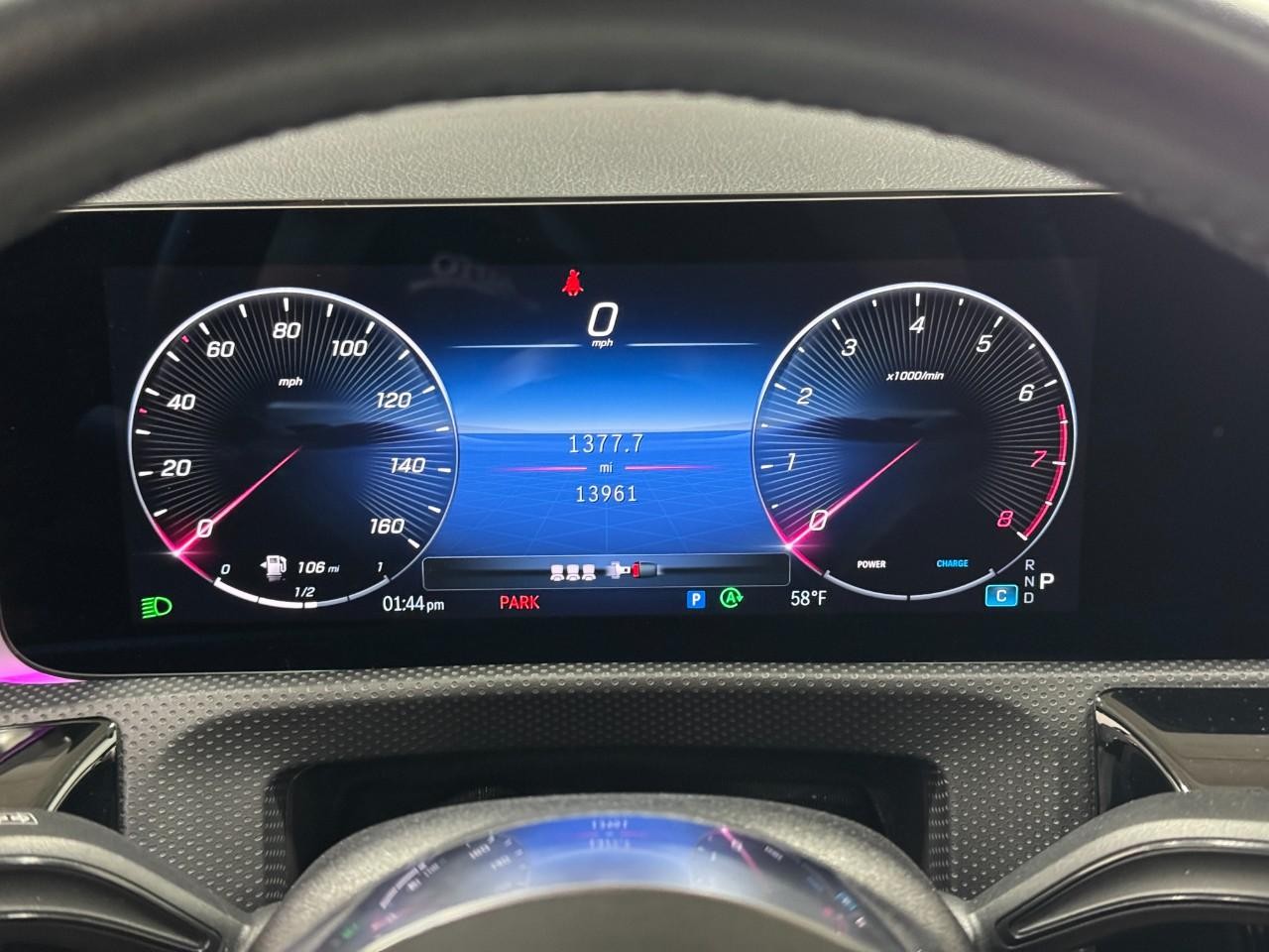 Mercedes-Benz CLA Vehicle Full-screen Gallery Image 34