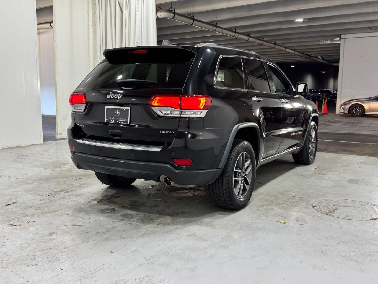 Jeep Grand Cherokee Vehicle Full-screen Gallery Image 4