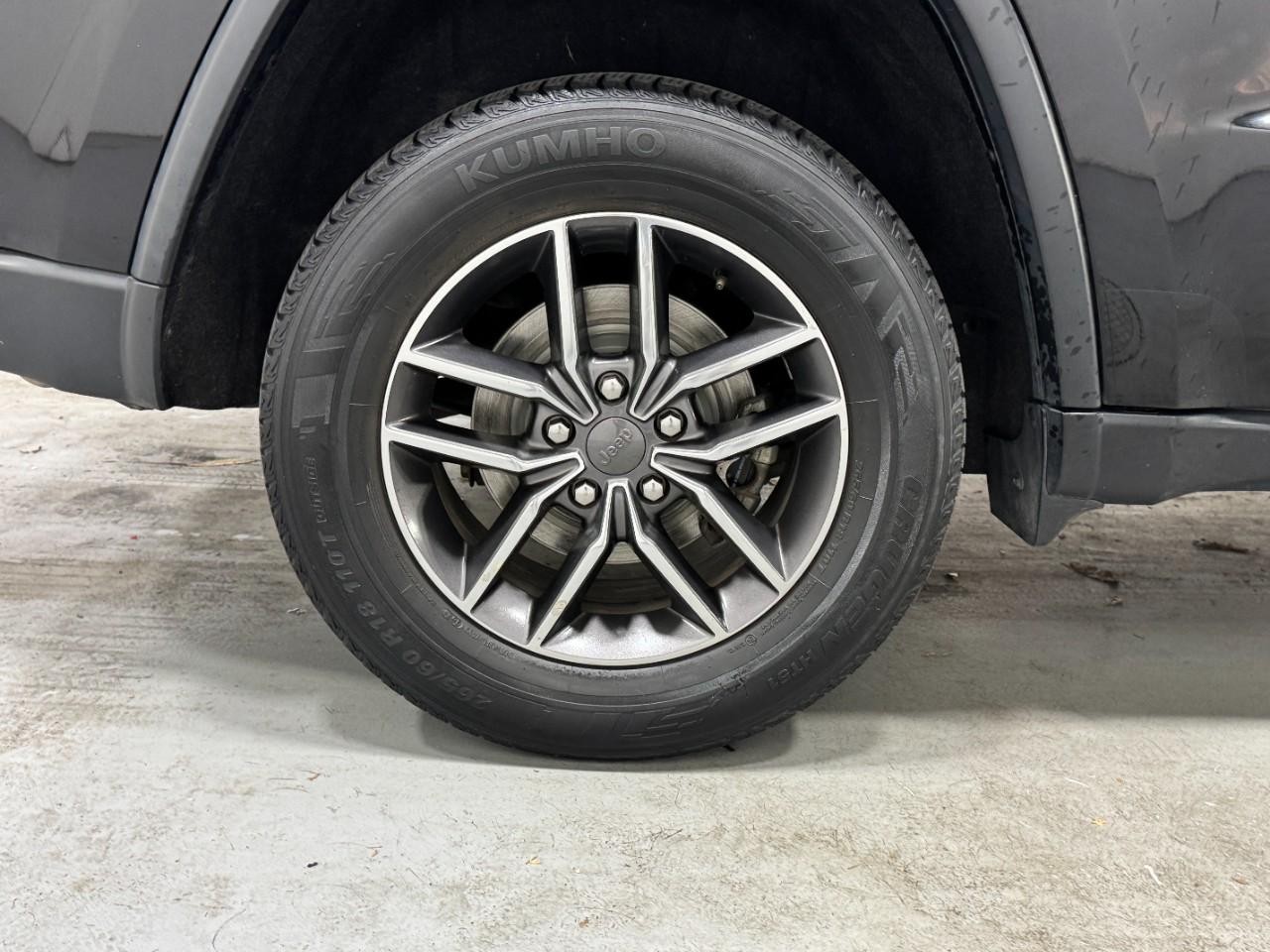 Jeep Grand Cherokee Vehicle Full-screen Gallery Image 5