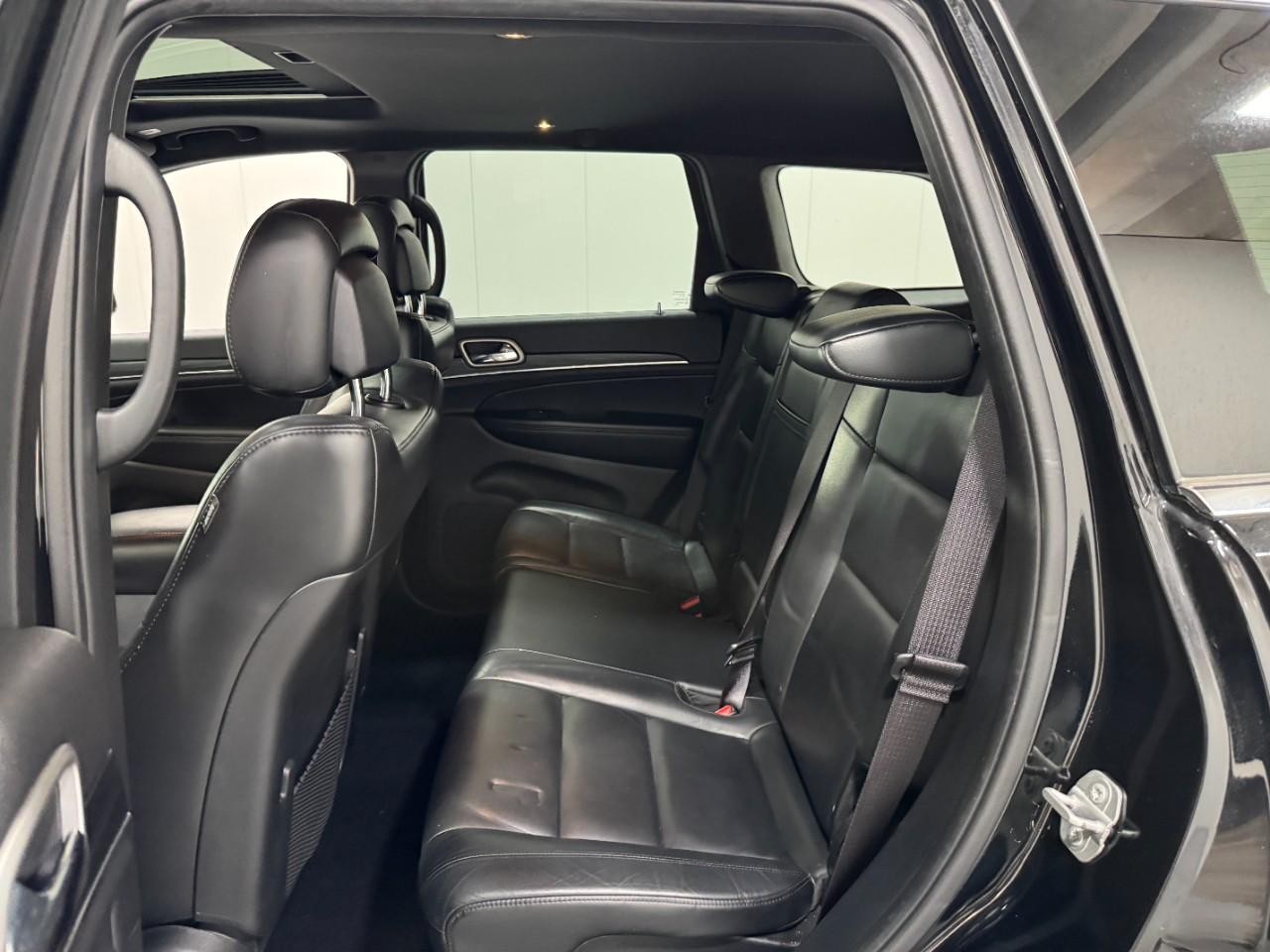 Jeep Grand Cherokee Vehicle Full-screen Gallery Image 8