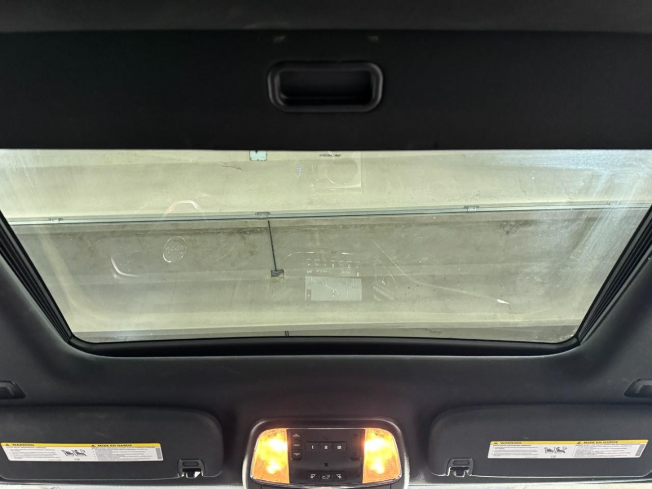 Jeep Grand Cherokee Vehicle Full-screen Gallery Image 11