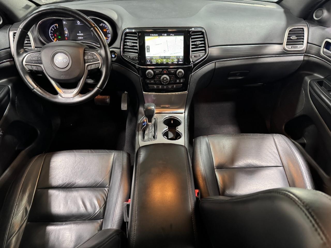 Jeep Grand Cherokee Vehicle Full-screen Gallery Image 12