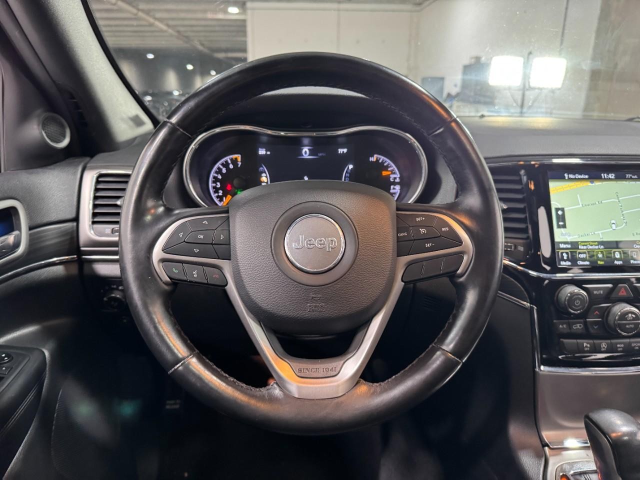 Jeep Grand Cherokee Vehicle Full-screen Gallery Image 13