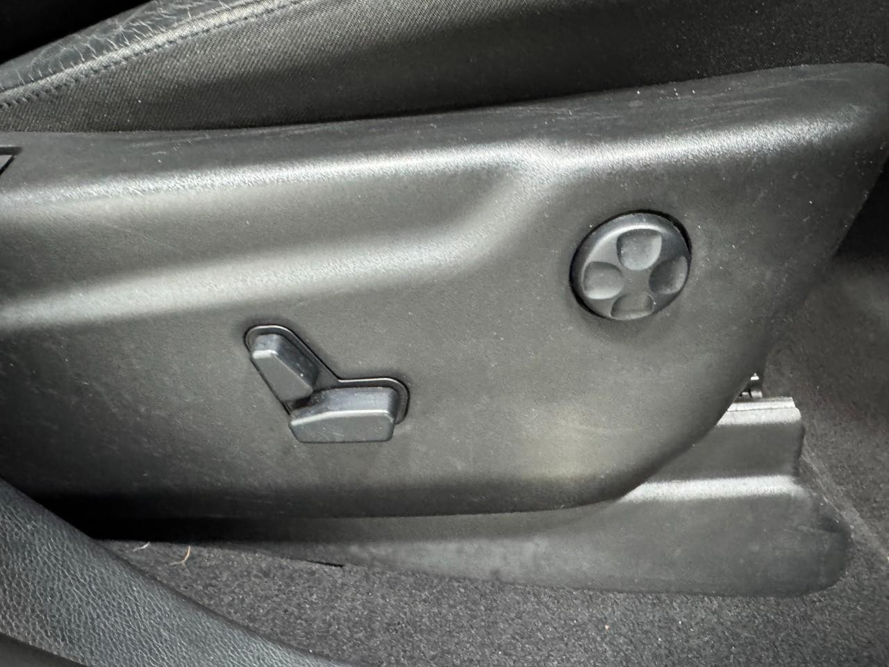 Jeep Grand Cherokee Vehicle Full-screen Gallery Image 20