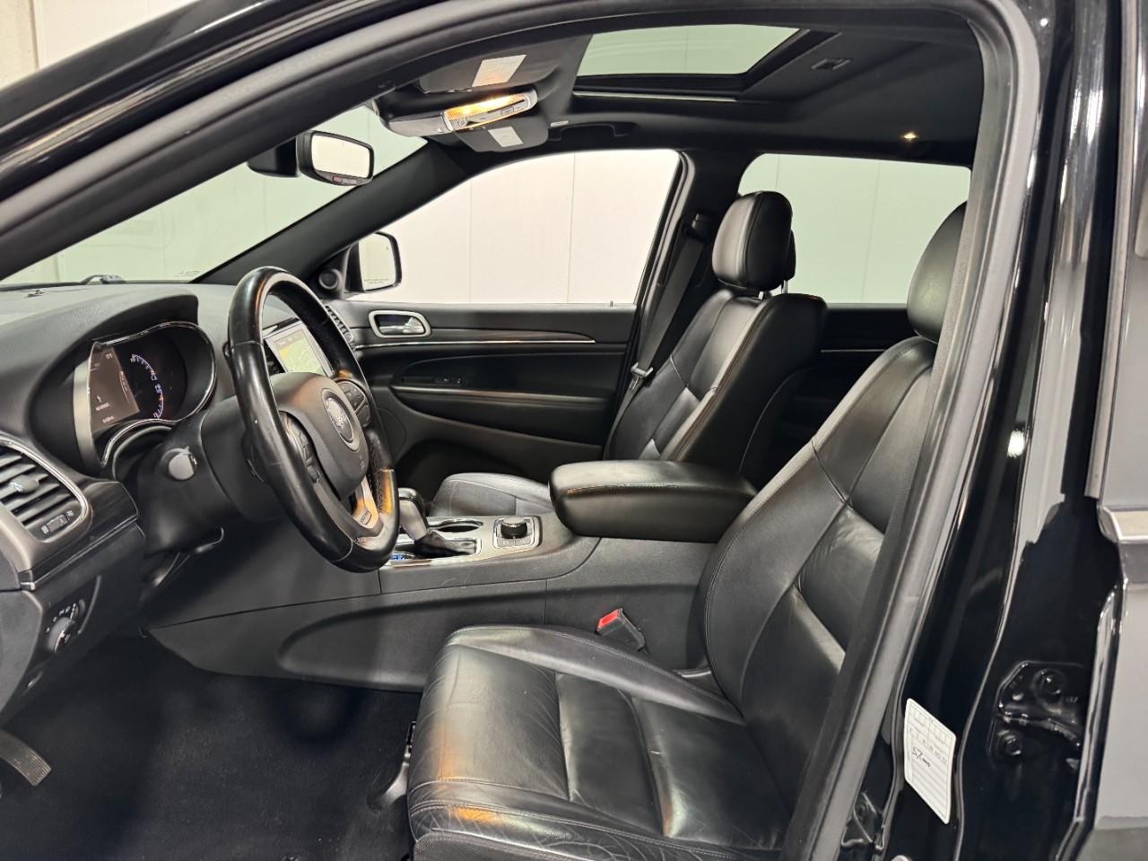 Jeep Grand Cherokee Vehicle Full-screen Gallery Image 24