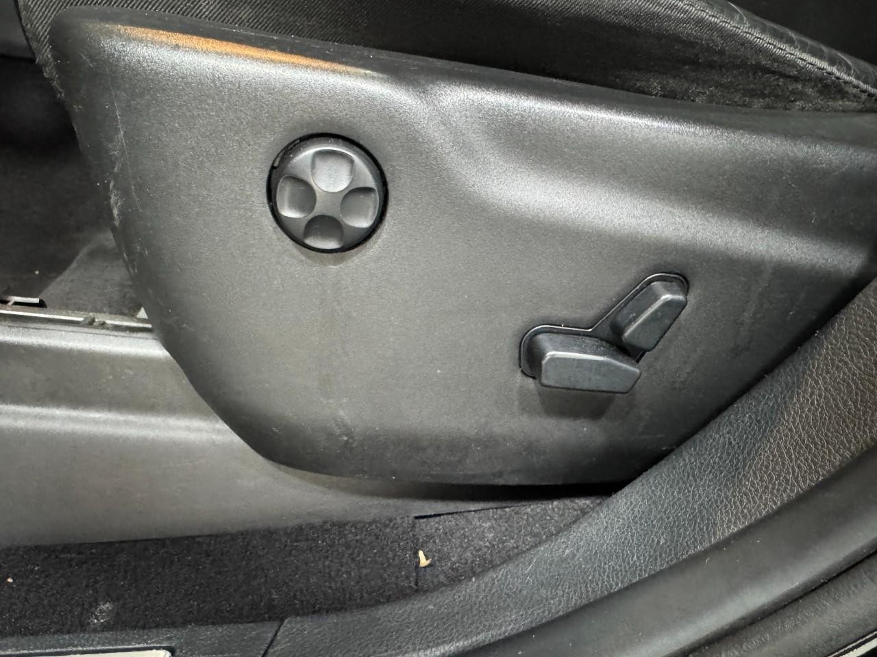 Jeep Grand Cherokee Vehicle Full-screen Gallery Image 26