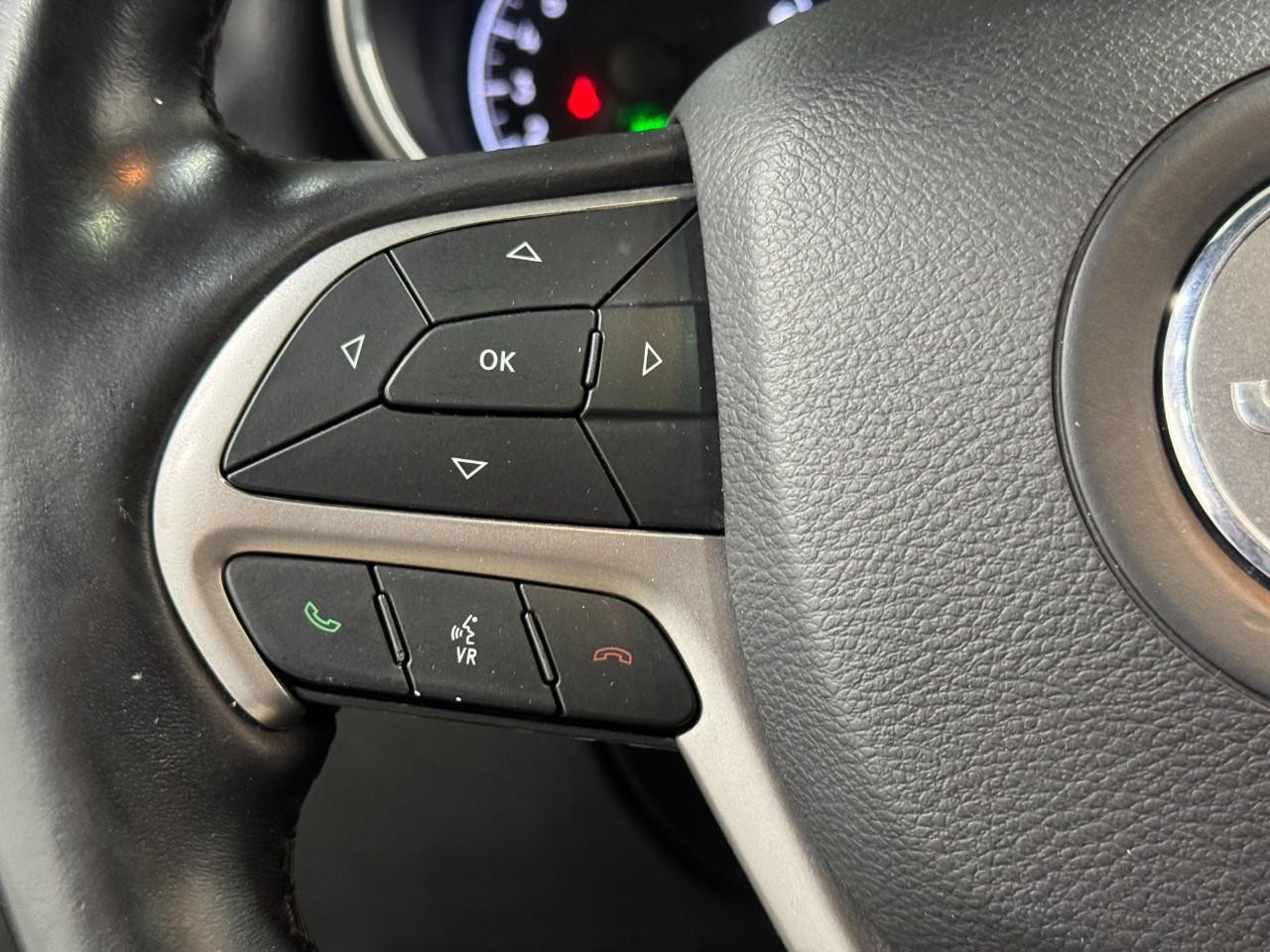 Jeep Grand Cherokee Vehicle Full-screen Gallery Image 28