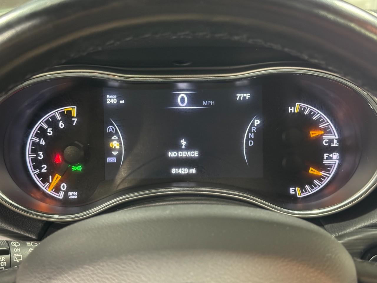 Jeep Grand Cherokee Vehicle Full-screen Gallery Image 30