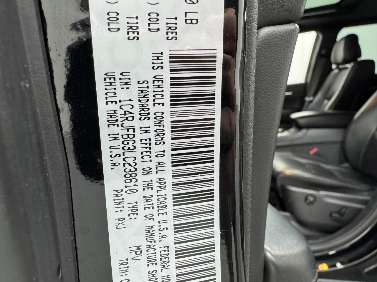 Jeep Grand Cherokee Vehicle Full-screen Gallery Image 32