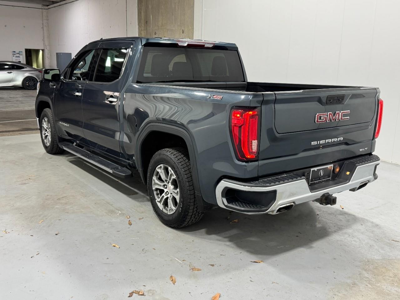 GMC Sierra 1500 Vehicle Full-screen Gallery Image 3