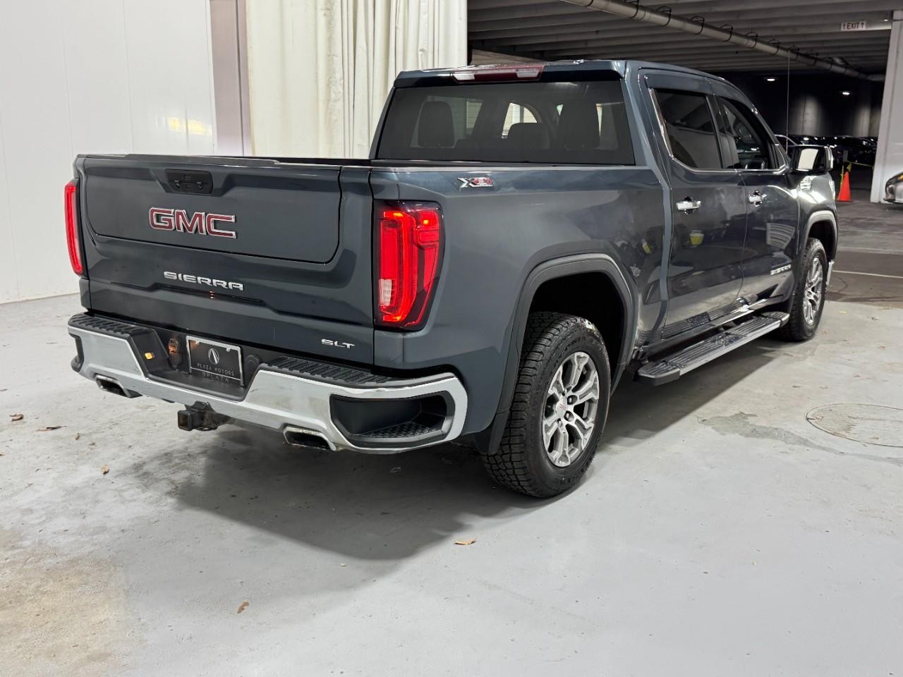 GMC Sierra 1500 Vehicle Full-screen Gallery Image 4
