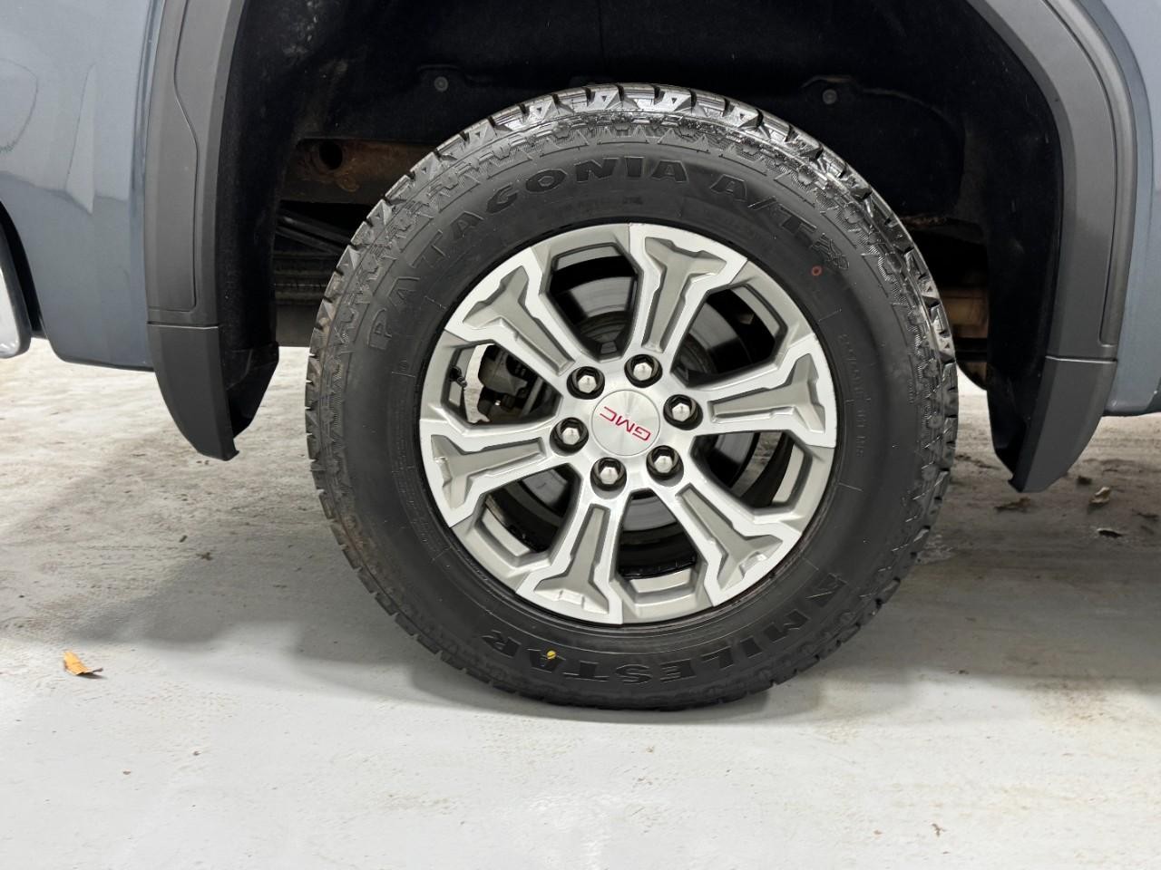 GMC Sierra 1500 Vehicle Full-screen Gallery Image 5