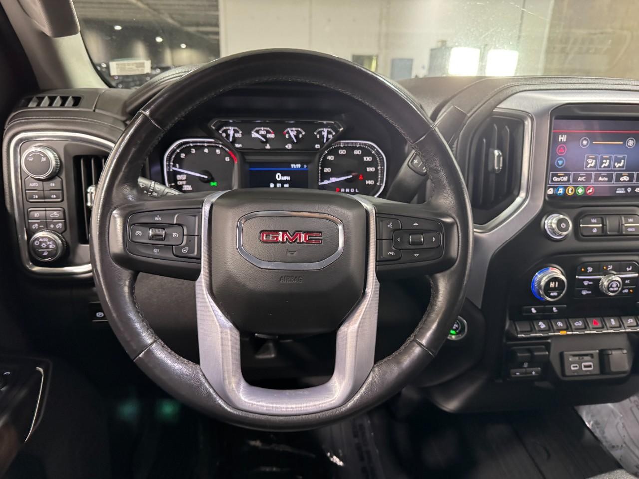 GMC Sierra 1500 Vehicle Full-screen Gallery Image 12