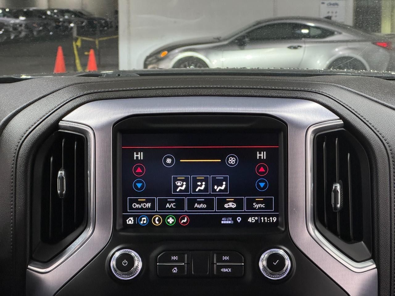 GMC Sierra 1500 Vehicle Full-screen Gallery Image 13