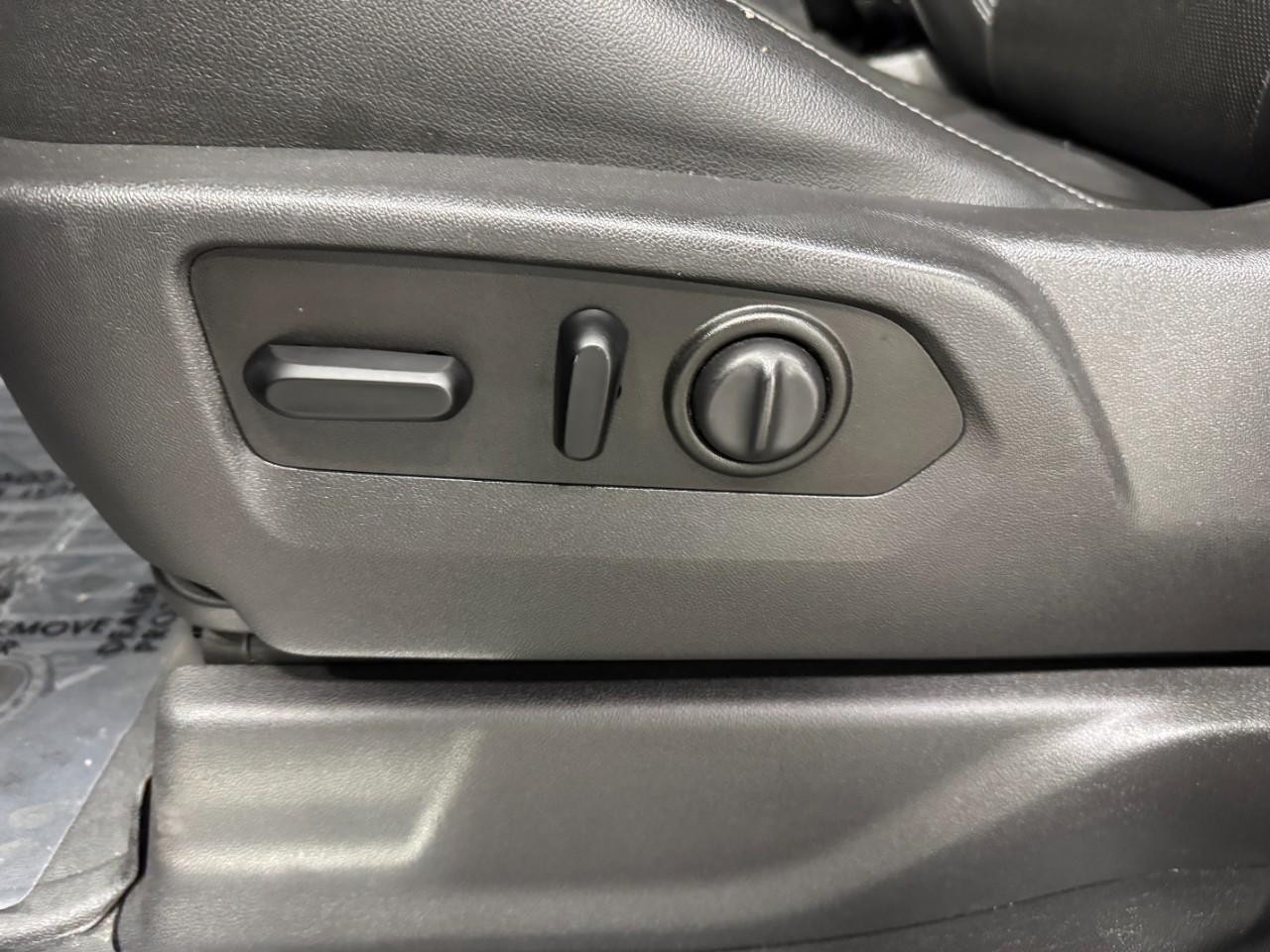 GMC Sierra 1500 Vehicle Full-screen Gallery Image 25