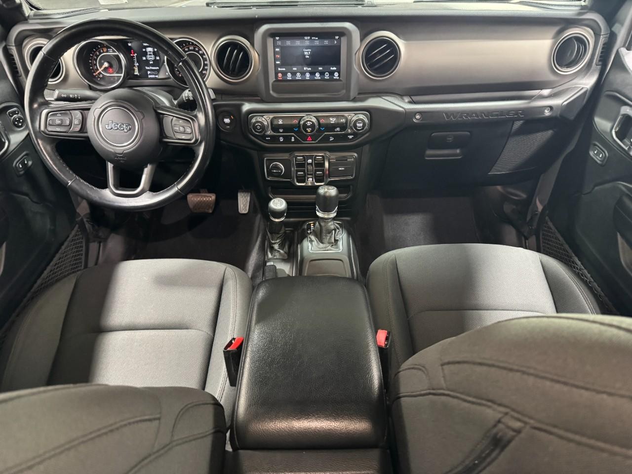 Jeep Wrangler Vehicle Full-screen Gallery Image 11