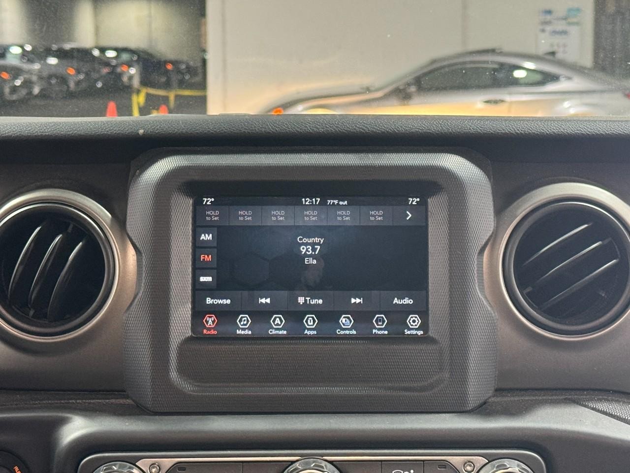 Jeep Wrangler Vehicle Full-screen Gallery Image 13