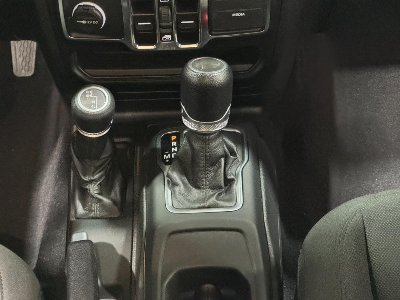 Jeep Wrangler Vehicle Full-screen Gallery Image 15