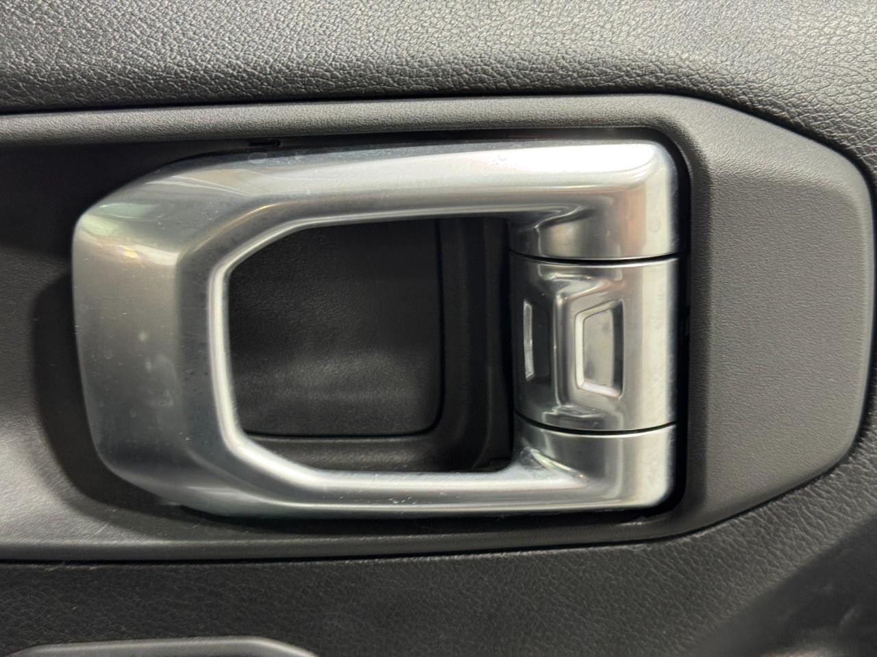 Jeep Wrangler Vehicle Full-screen Gallery Image 20