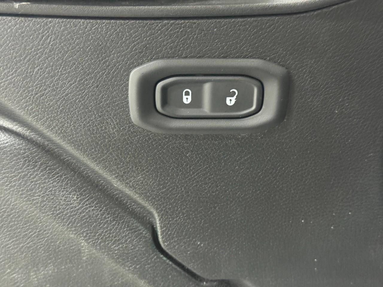 Jeep Wrangler Vehicle Full-screen Gallery Image 24