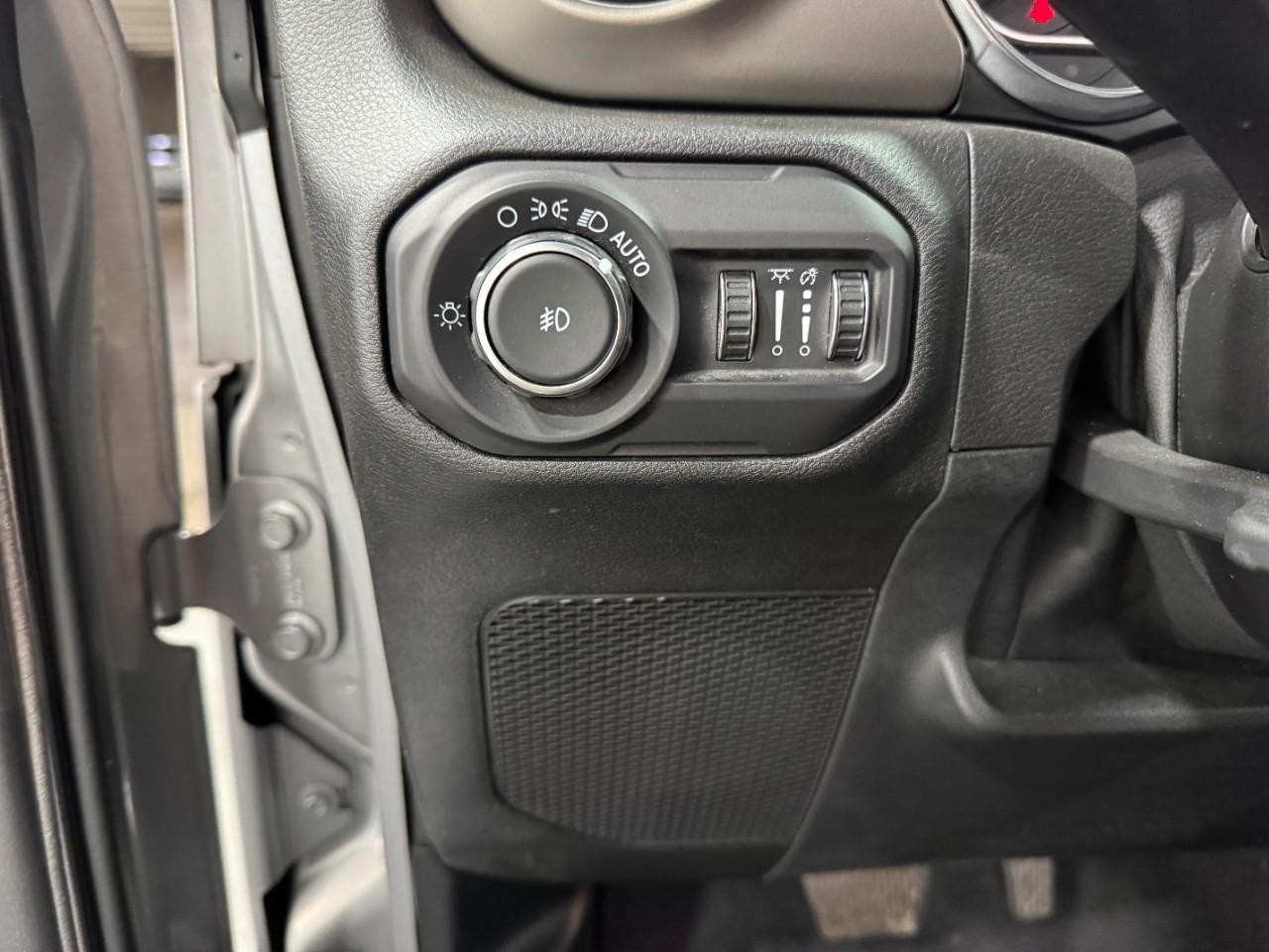 Jeep Wrangler Vehicle Full-screen Gallery Image 28