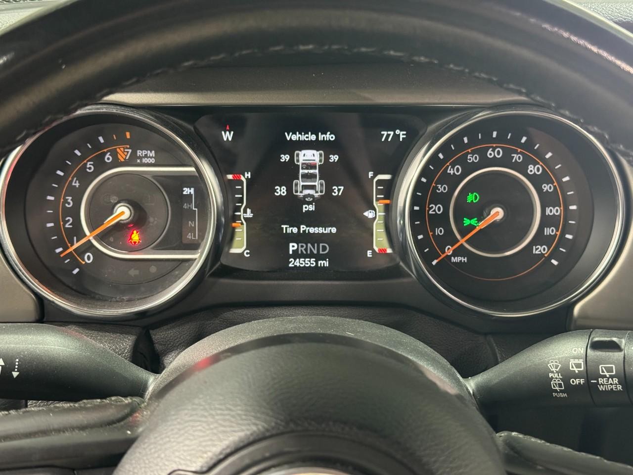 Jeep Wrangler Vehicle Full-screen Gallery Image 31