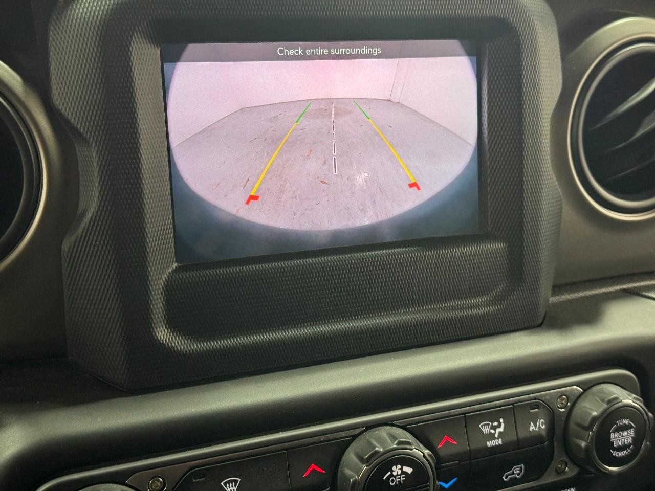 Jeep Wrangler Vehicle Full-screen Gallery Image 32