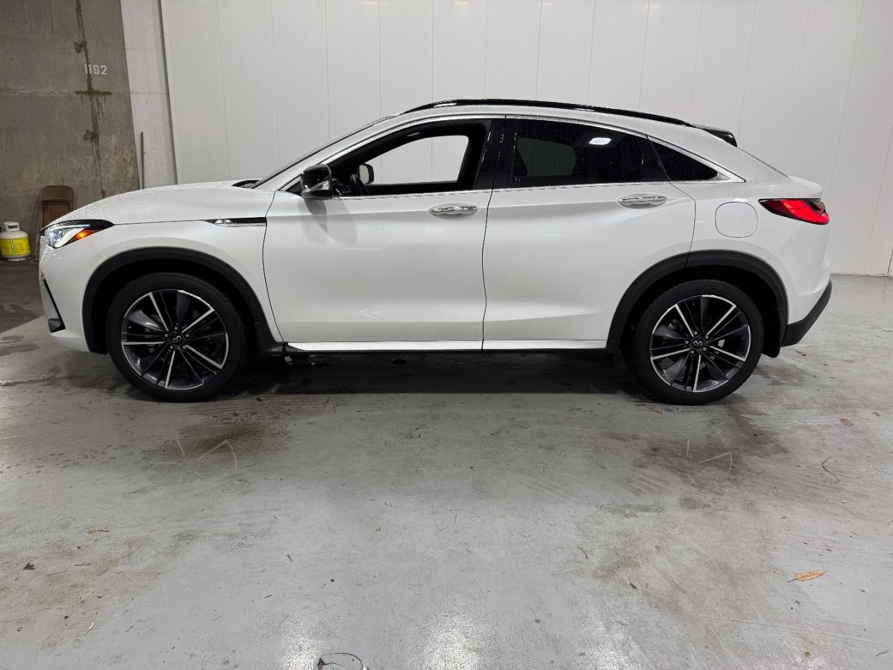 INFINITI QX55 Vehicle Full-screen Gallery Image 2