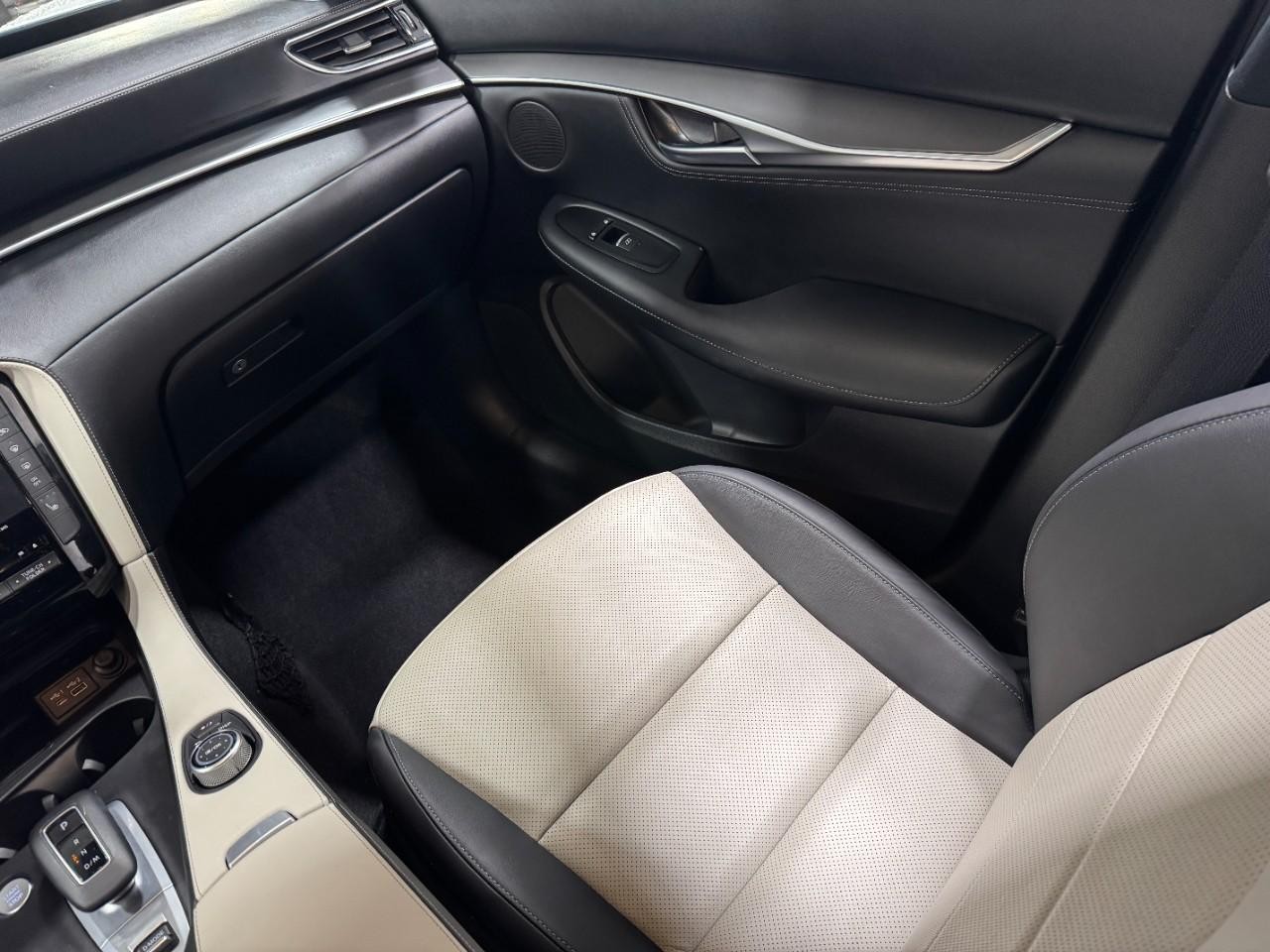 INFINITI QX55 Vehicle Full-screen Gallery Image 17