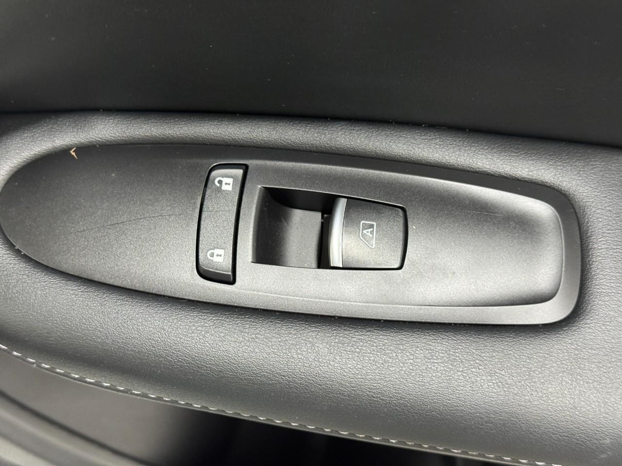 INFINITI QX55 Vehicle Full-screen Gallery Image 21