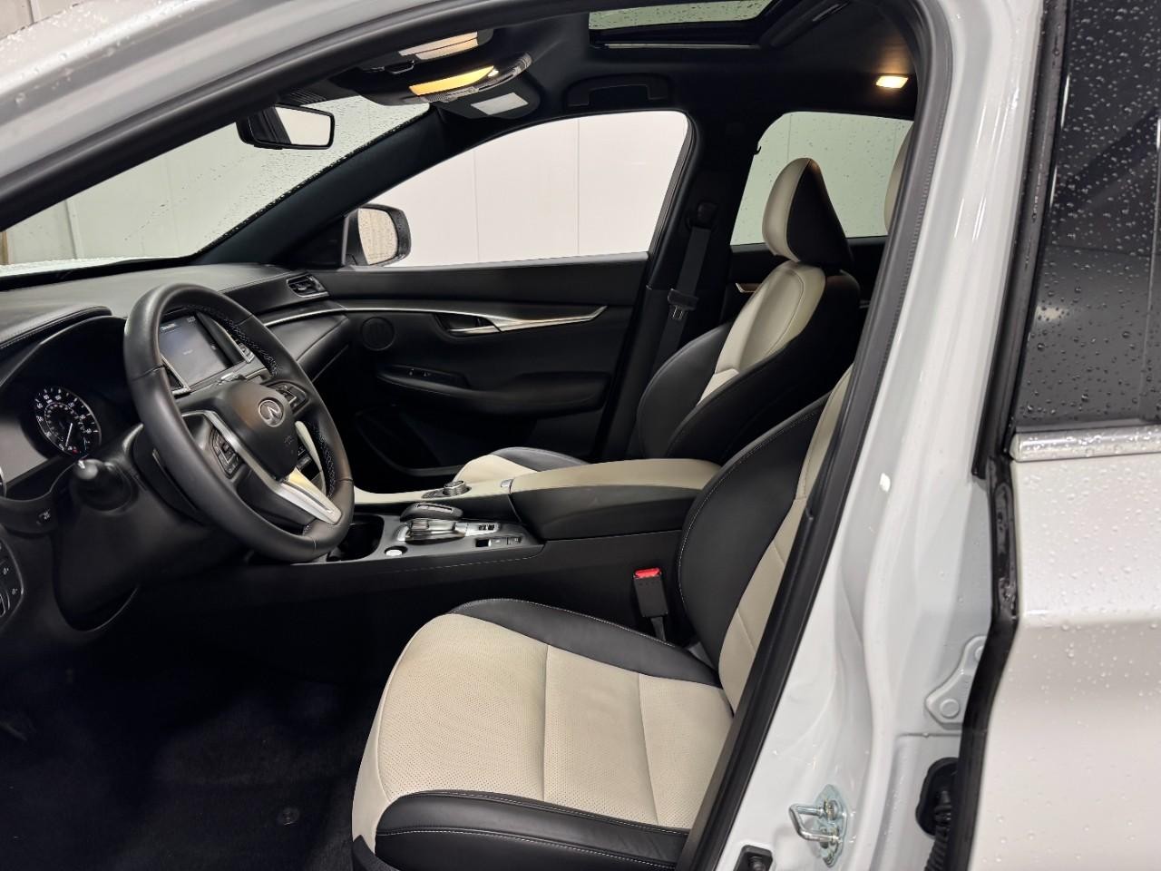 INFINITI QX55 Vehicle Full-screen Gallery Image 24