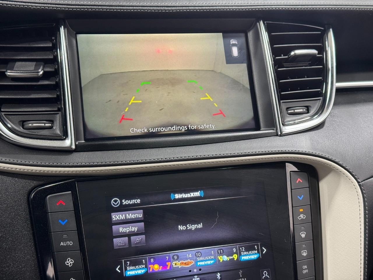 INFINITI QX55 Vehicle Full-screen Gallery Image 31