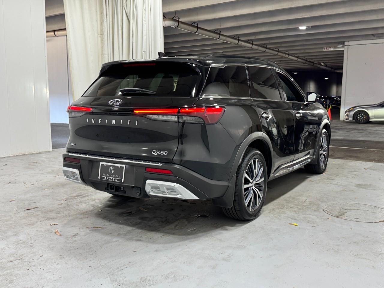 INFINITI QX60 Vehicle Full-screen Gallery Image 4