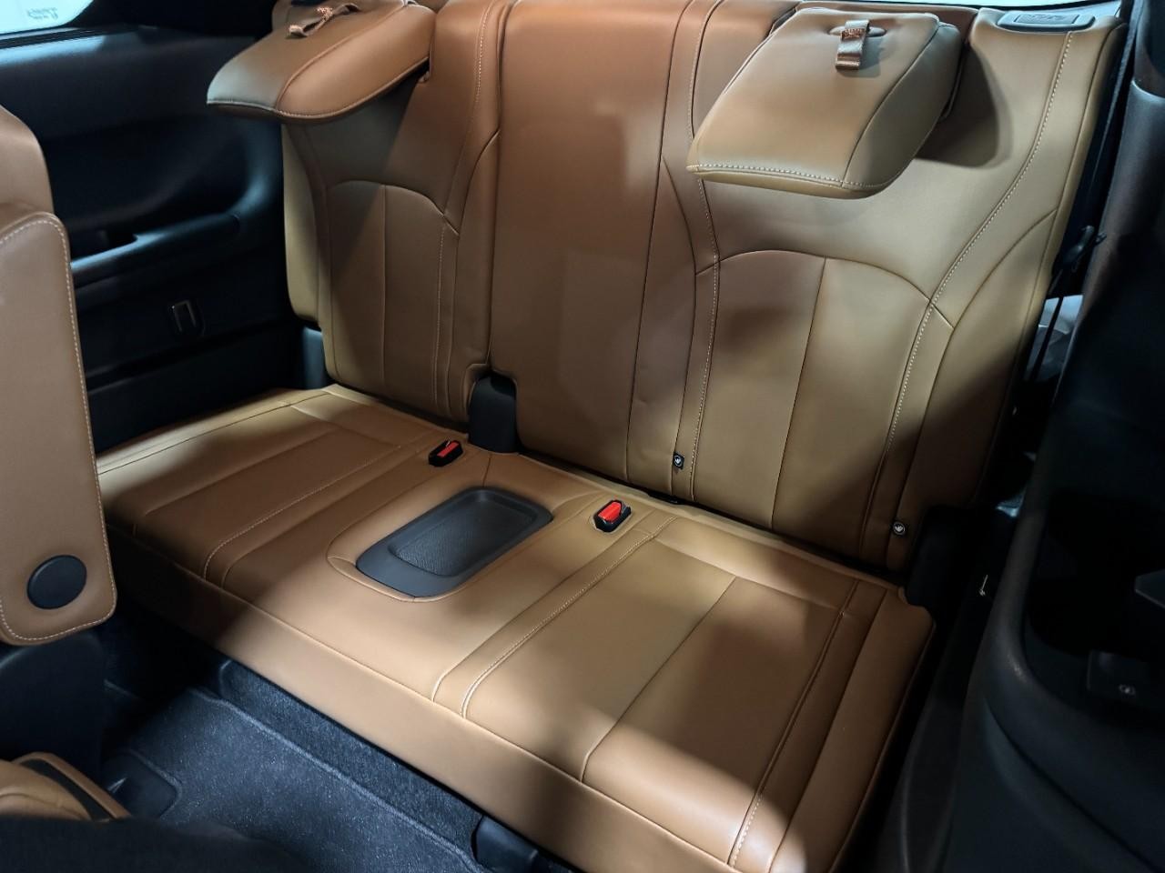 INFINITI QX60 Vehicle Full-screen Gallery Image 8