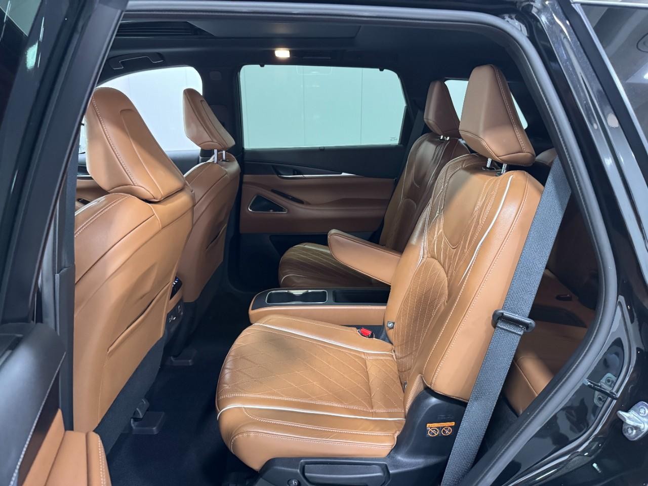 INFINITI QX60 Vehicle Full-screen Gallery Image 9