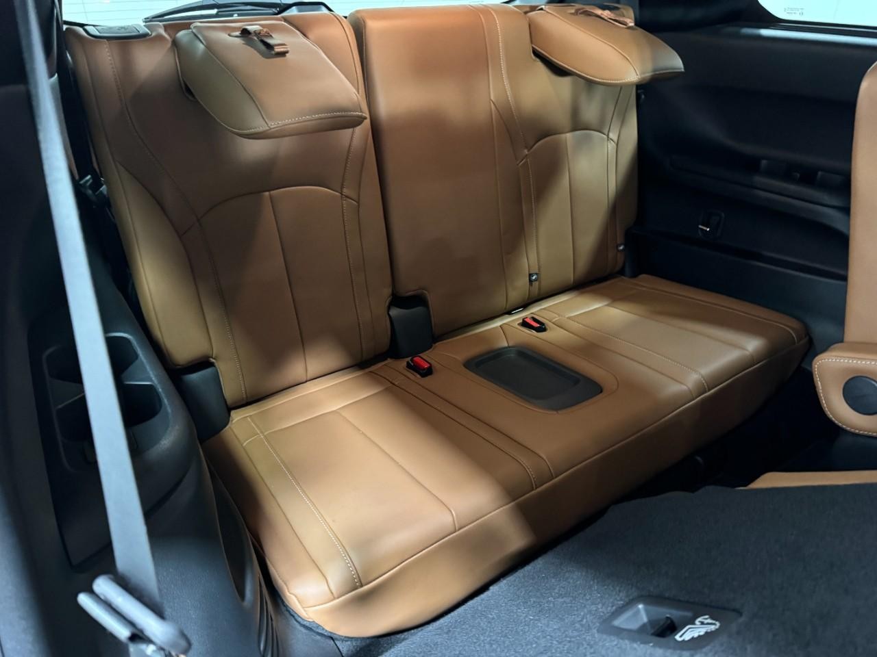 INFINITI QX60 Vehicle Full-screen Gallery Image 11