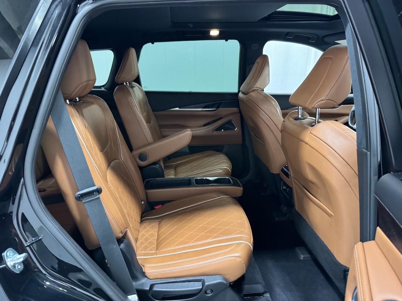 INFINITI QX60 Vehicle Full-screen Gallery Image 12