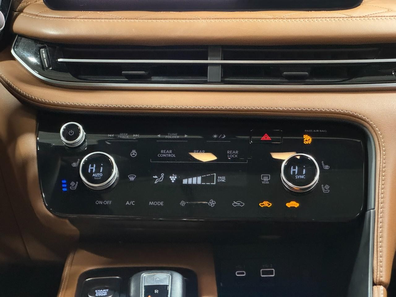 INFINITI QX60 Vehicle Full-screen Gallery Image 18