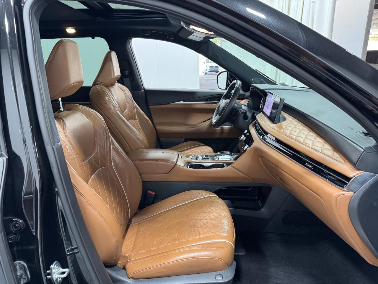 INFINITI QX60 Vehicle Full-screen Gallery Image 21