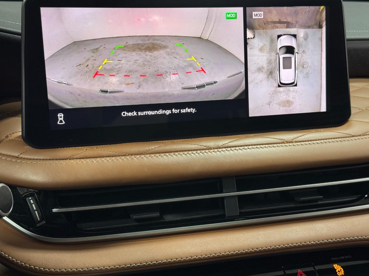 INFINITI QX60 Vehicle Full-screen Gallery Image 36