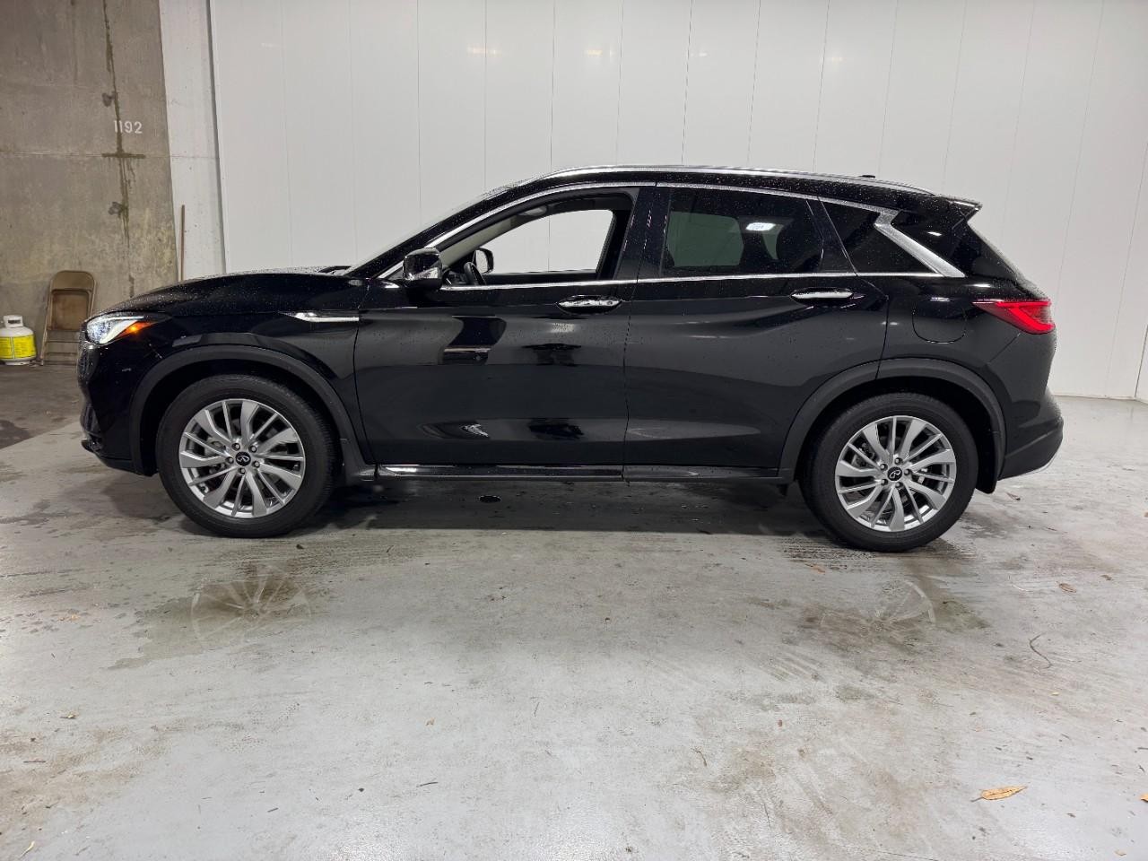 INFINITI QX50 Vehicle Full-screen Gallery Image 2