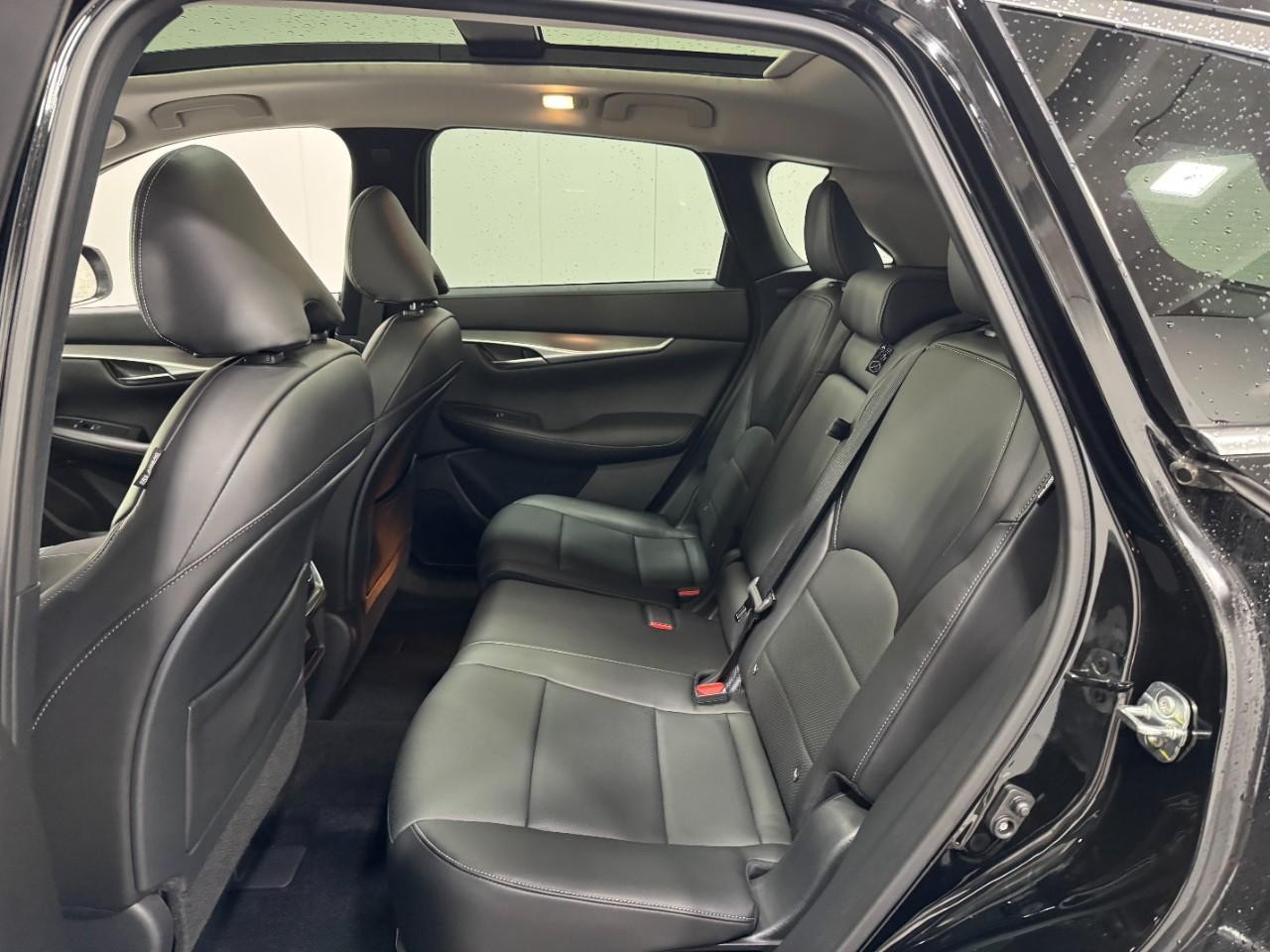 INFINITI QX50 Vehicle Full-screen Gallery Image 8