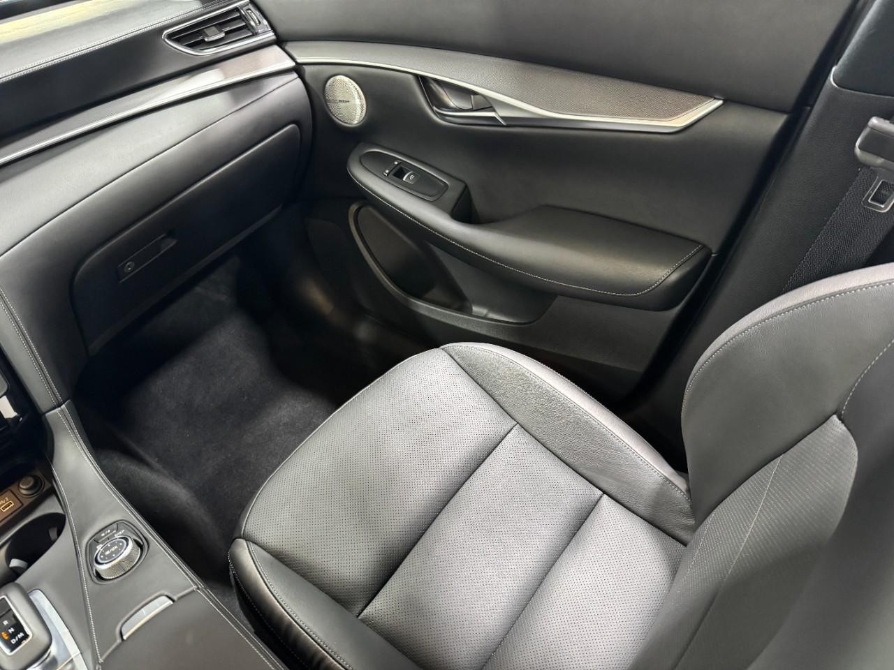 INFINITI QX50 Vehicle Full-screen Gallery Image 17