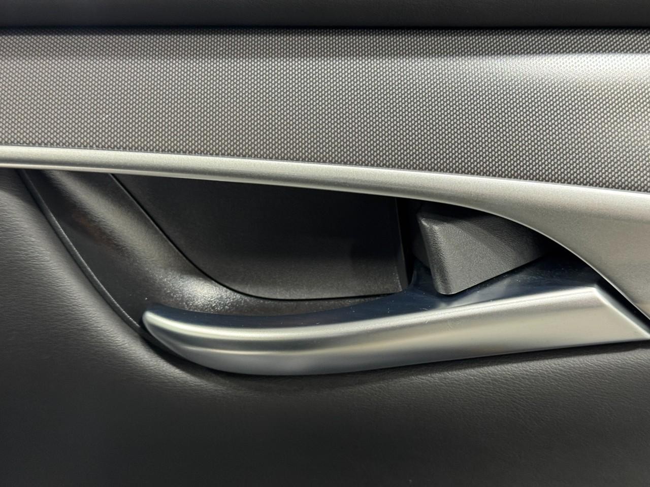 INFINITI QX50 Vehicle Full-screen Gallery Image 21