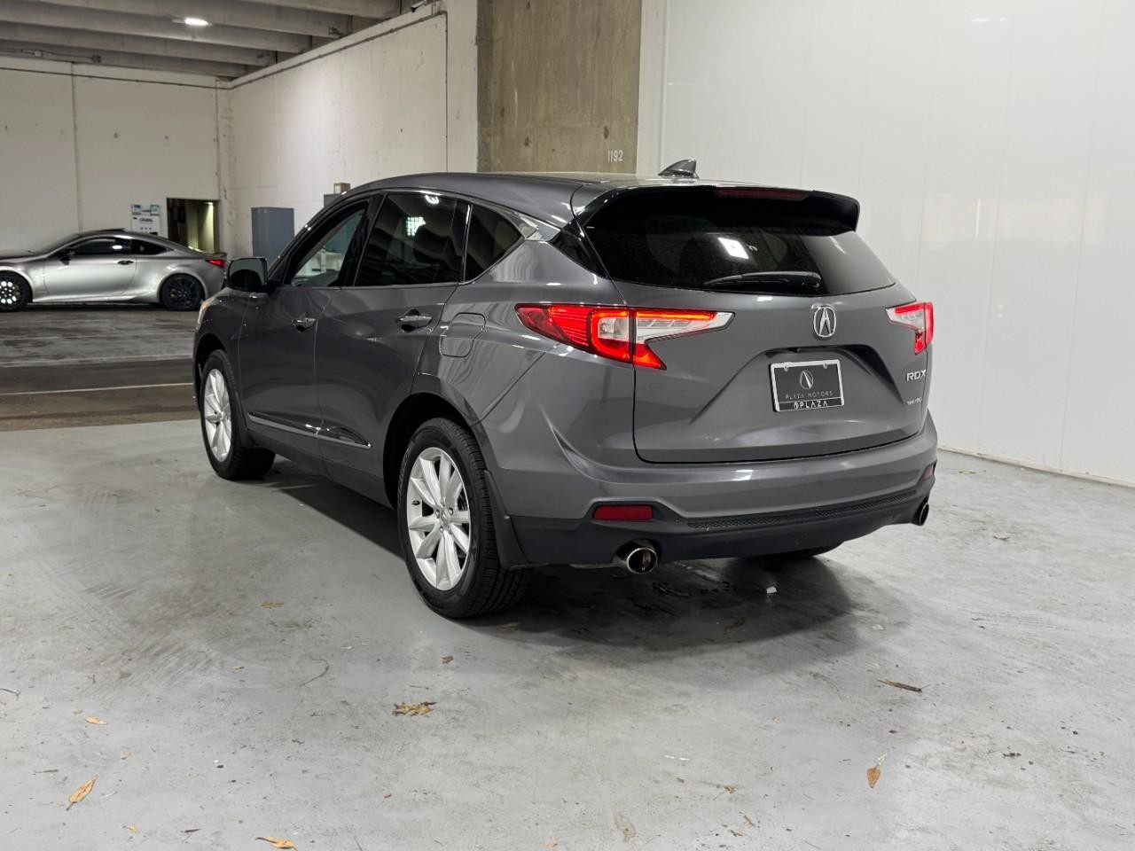 Acura RDX Vehicle Full-screen Gallery Image 3