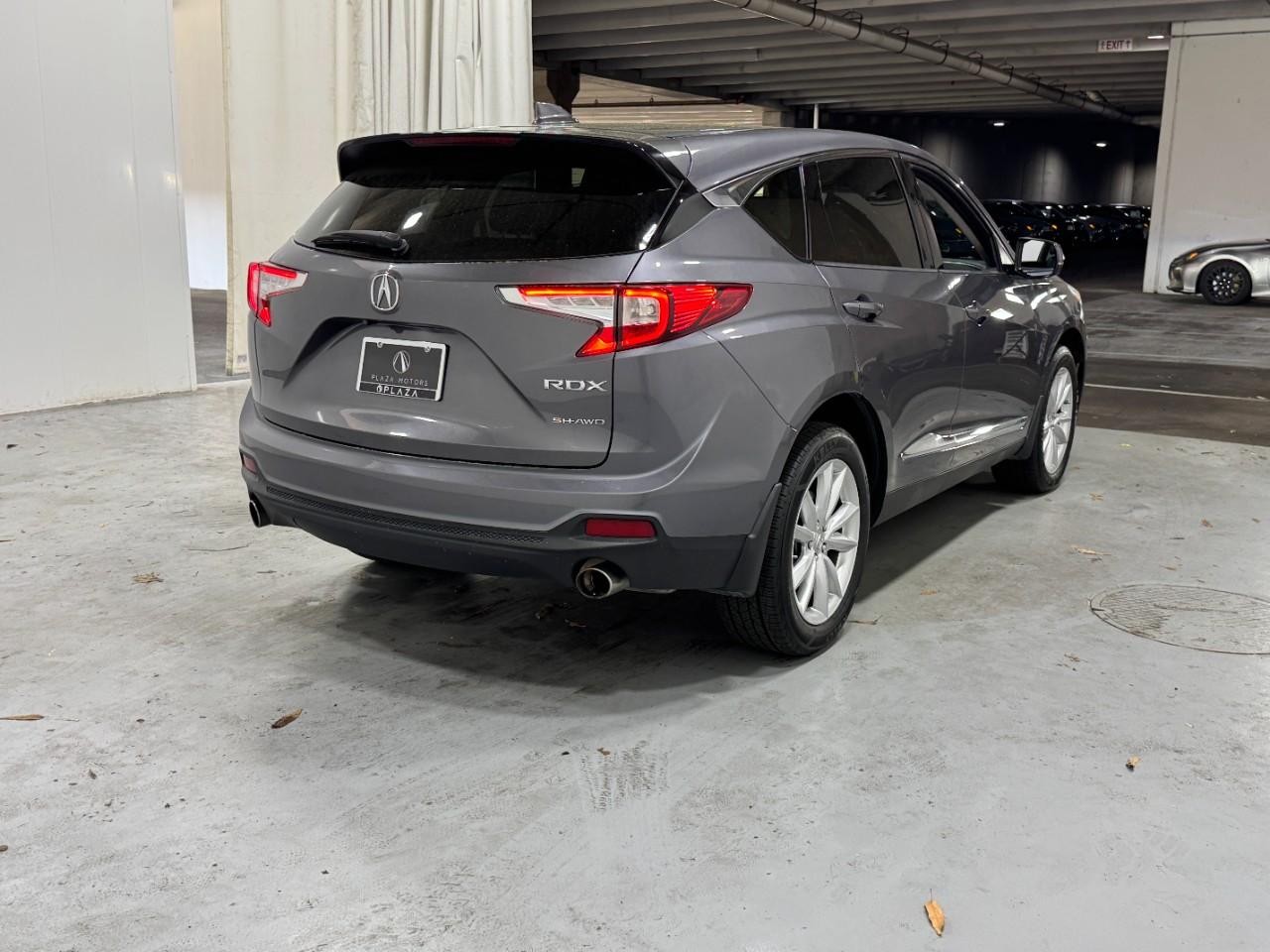 Acura RDX Vehicle Full-screen Gallery Image 4