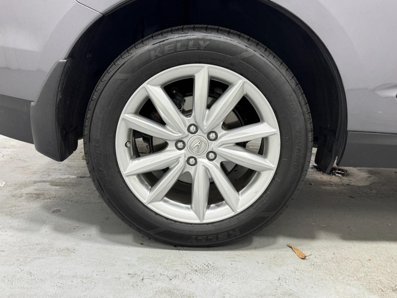 Acura RDX Vehicle Full-screen Gallery Image 5