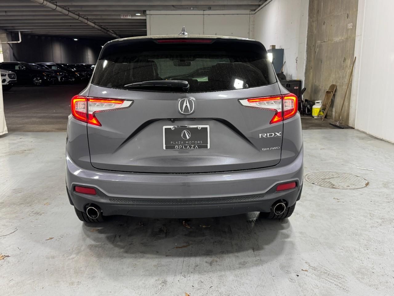 Acura RDX Vehicle Full-screen Gallery Image 9