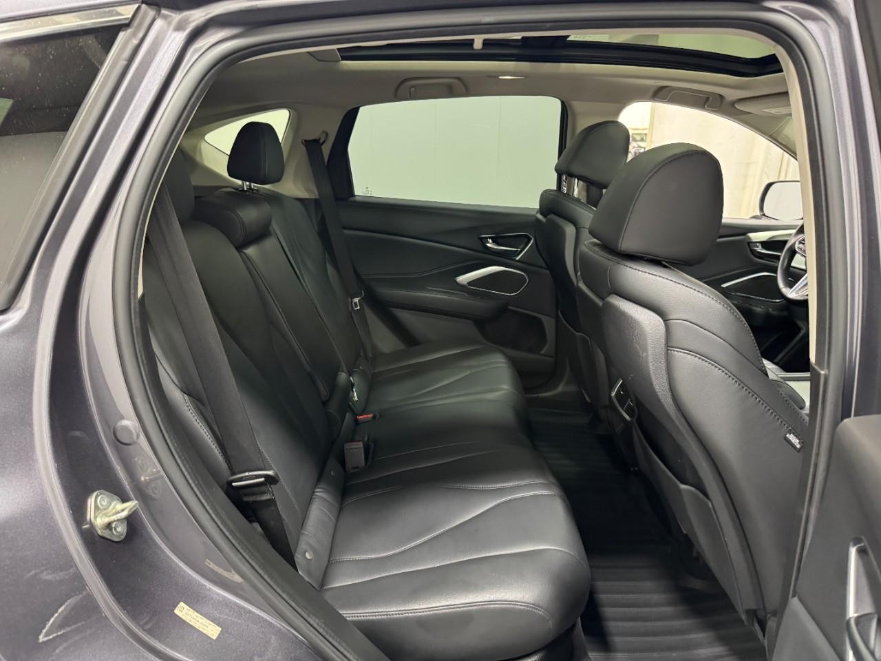 Acura RDX Vehicle Full-screen Gallery Image 10