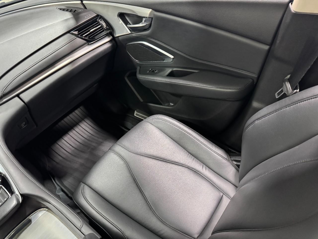 Acura RDX Vehicle Full-screen Gallery Image 17
